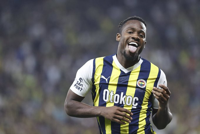 legend_obra's tweet photo. Arkadaşlar Batshuayi bana biraz isteksiz gibi geldi. Sizce de öyle miydi?

#Fenerbahce #fenerinmacivar #altay #dzeko #tadic #FBvGFK #szymanski #osayi #hakem #kırmızı #VAR #penaltı #maxim #bitigen #batshuayi #livakovic #cengiz #fred #becao #şampiyon https://t.co/Mkpsww2bZq