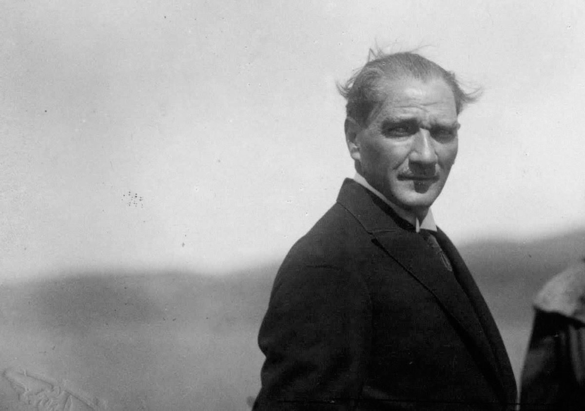 "biz, ilhamlarımızı gökten ve gaipten değil, doğrudan doğruya yaşamdan almış bulunuyoruz."