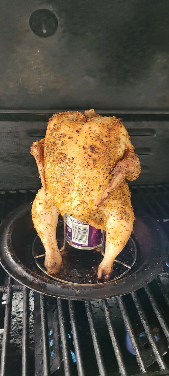 MoeFraser's tweet photo. Relaxing after a busy weekend with grandkids 🥰 #Beerbutt #Chicken on the #bbq & a cold one with a little rain #Cheer's 🍻 https://t.co/o9LttoIOeL