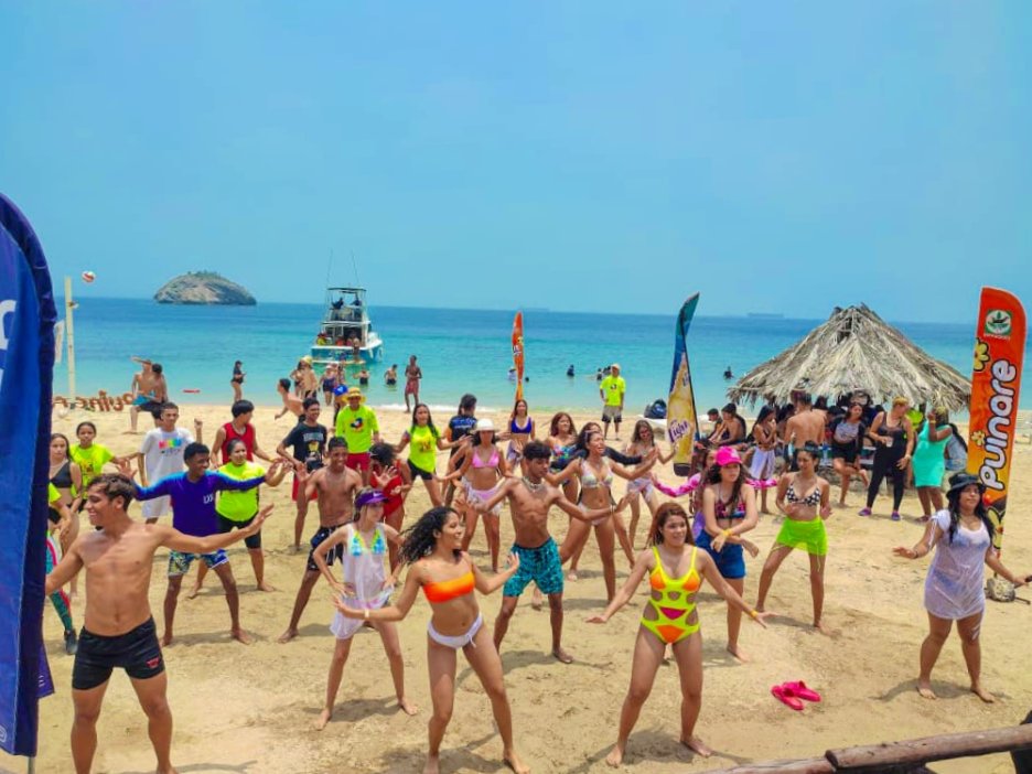 CoranzturVen's tweet photo. Gracias al Intercambio Turístico #Estudiantil, un regalo del Presidente @nicolasmaduro, bachilleres de #LaGuaira continúan disfrutando de nuestros maravillosos atractivos turísticos🎉😎
📍 #PlayaPuinare, Parque Nacional #Mochima😍🏖️
@luismarcanos @frankvalerap https://t.co/7L3Oz7u3Qq