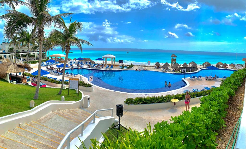 Fare4Air's tweet photo. ✈NEW YEAR DEAL ✈
$1498 per person including taxes
All Inclusive Adults Only - Golden Parnassus Resort &amp; Spa
Check In :- 29-Dec'23 // Check Out :- 02-Jan'24 💯
Inclusions :- Round Trip FLights + All Inclusive Resort + Airport Transfers

#Cancun #Mexico #vacation #beachlife https://t.co/WEOSilDIC0