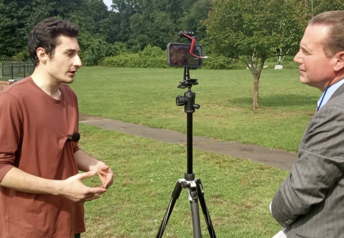 AmbrosiniJoey's tweet photo. Catch me on @News12CT tonight at 6:00 PM for exclusive coverage on my short film, 'MAKING BONES'! I’d like to thank Frank Recchia for paying us a visit and acknowledging our efforts.
#MakingBonesShortFilm #News12 https://t.co/fCf2PsXqwo