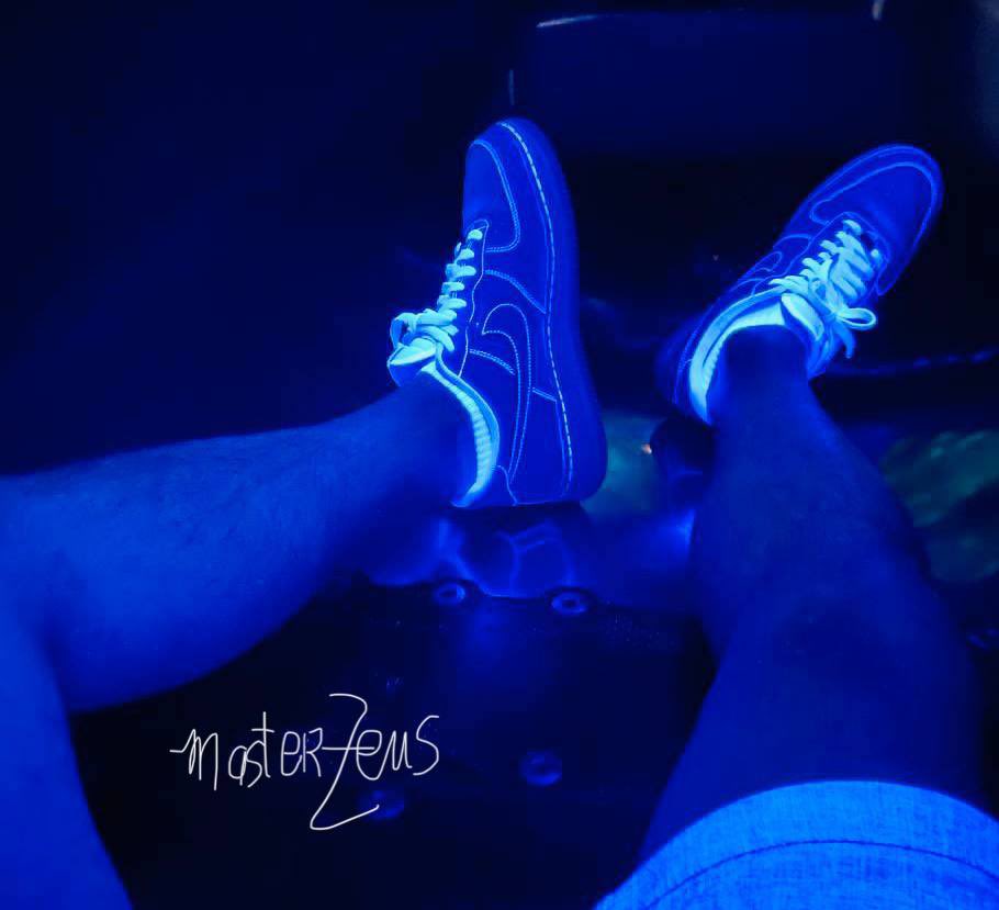 master_Zeus75's tweet photo. Even at the club My delicious Sneakers earning Me free drinks. 😎

You stay home and pay for next round. 💸 https://t.co/ksV0OthzbT