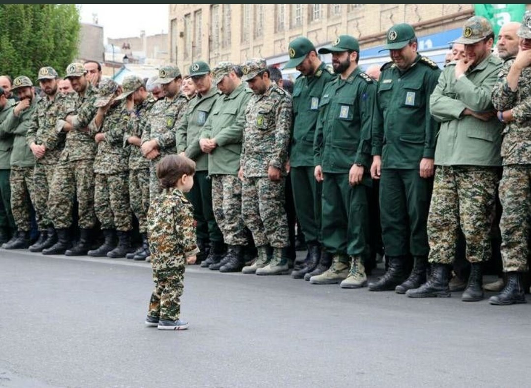 اگه پدران قهرمان این کودکان نبودن امروز شاید در هر گوشه و کنار ایران حادثه تروریستی #شاهچراغ رخ می داد.
راستی تو بگو قیمت این لحظه چند؟!