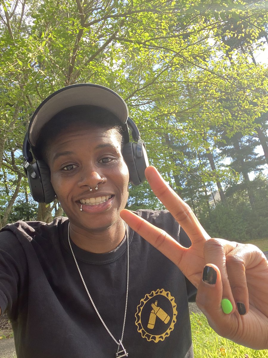 J1A3D's tweet image. Enjoyin the weather today ☀️ reppin #freethrow and #8graves listening to #armorforsleep 🥰