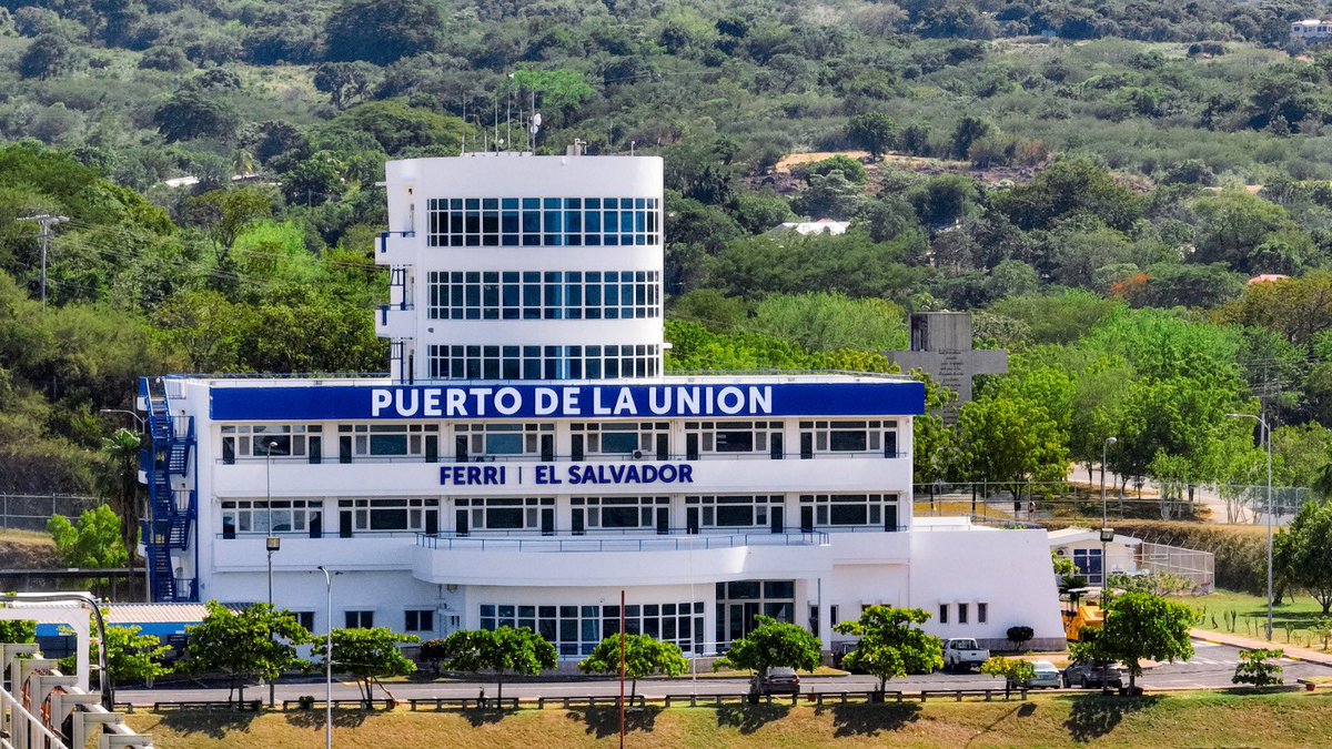 CEPASV's tweet photo. Esta semana, el Ferri Blue Wave Harmony realizó su primer viaje entre Puerto de La Unión en El Salvador y Puerto Caldera en Costa Rica. 🚢🇸🇻🇨🇷

Recientemente, a nuestra terminal marítima se le realizaron importantes inversiones en infraestructura portuaria para estar a la altura de las operaciones.