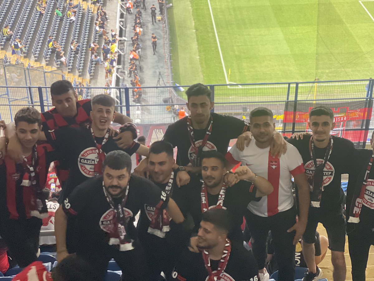 1200 km yol geldik biz. Hakkımız haram olsun! 
#kadıköydeyinehırsızVAR #altay #penaltı