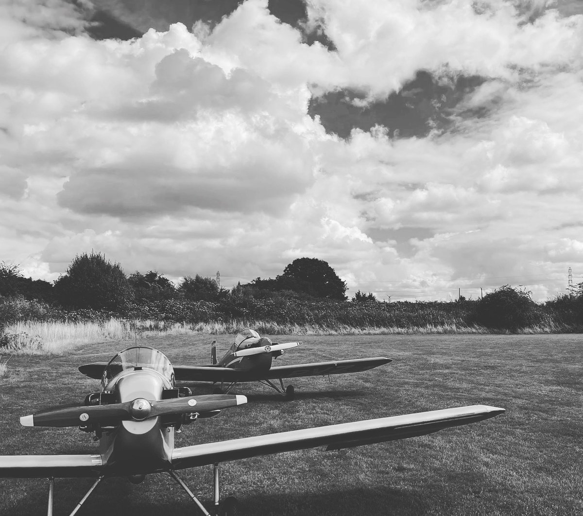 turbteam's tweet photo. A short display practice today in some challenging windy conditions (which seems to be the norm this summer!), followed by two of the team leaders giving formation training to @TigerClubUK members. #avgeek #formationflying #whyifly #barnstorming #druineturbulent  #pilot https://t.co/gFXw5c7f2g