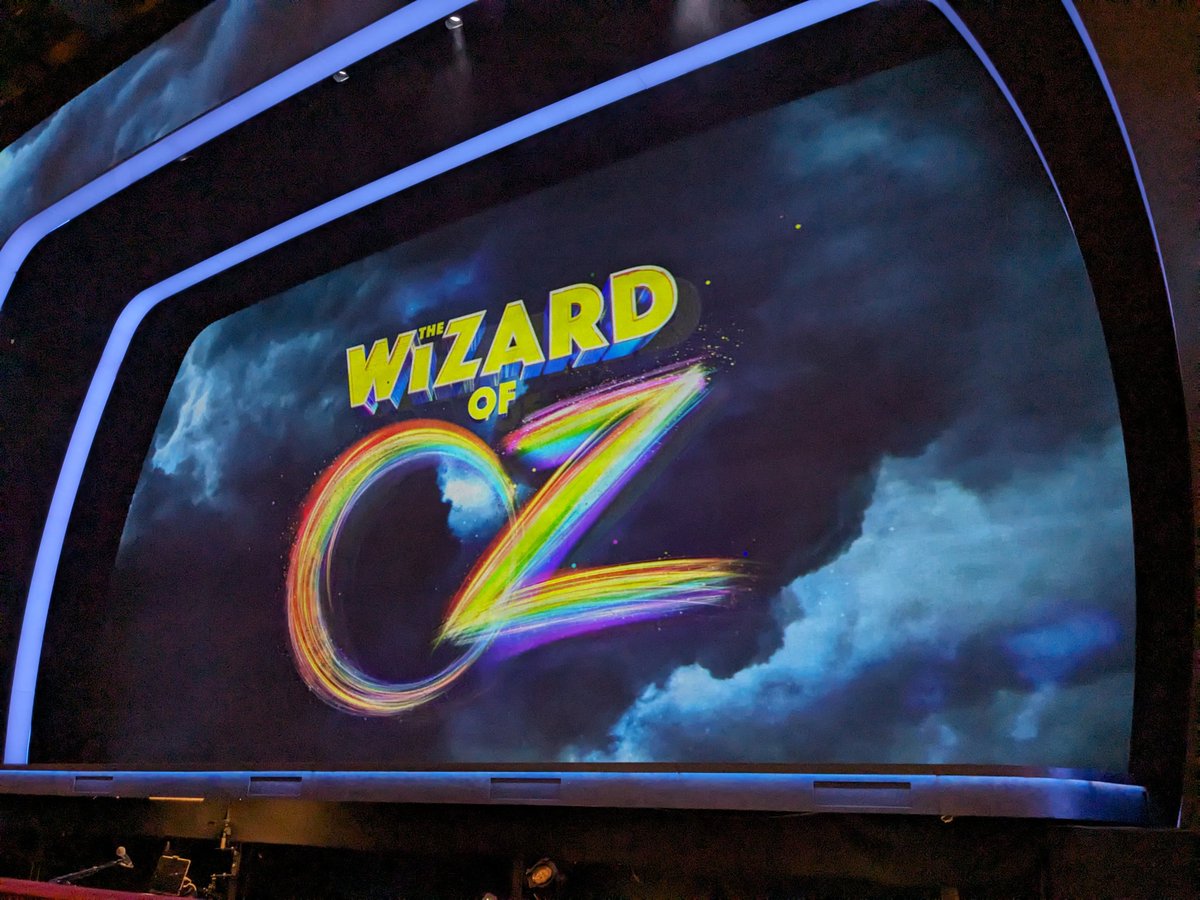 SavientBugs's tweet photo. @SavientBugs @LondonPalladium with @sljames82 for @yellowbrickroad  "we're off to see the wizard 🪄 the wonderful wizard of Oz 🌈" @JasonManford https://t.co/34xL3AQB5r