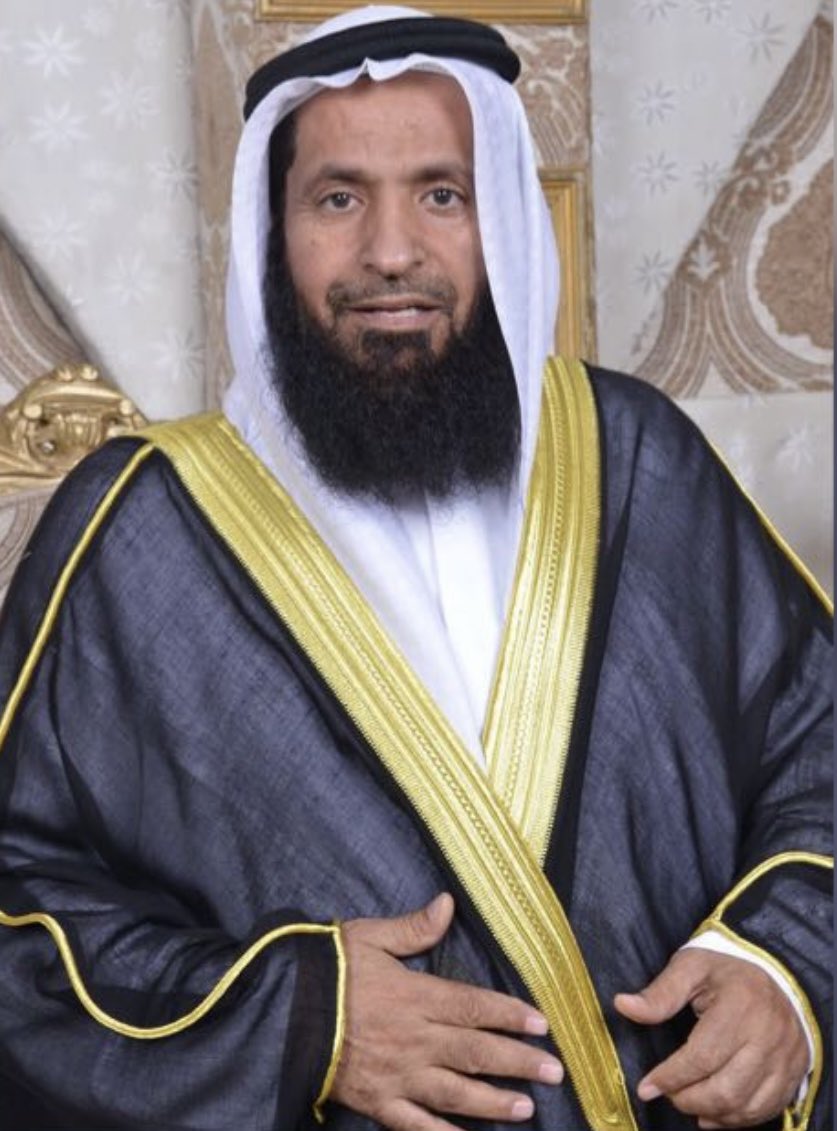 بالطيب محد سبقك وتعداك 
افعالنا مهما رقت ما تطولك 

علمتنا وشلون نرقى للأفلاك
وميّزتنا عن غيرنا وشهدولك

يابوي انا سيفك وكيفك ومركاك 
وعن الهرم شوفك وأنا لك رجولك 

وانا لك اليمنى ليا احتجت يمناك 
والله يقدرني واخفف حمولك