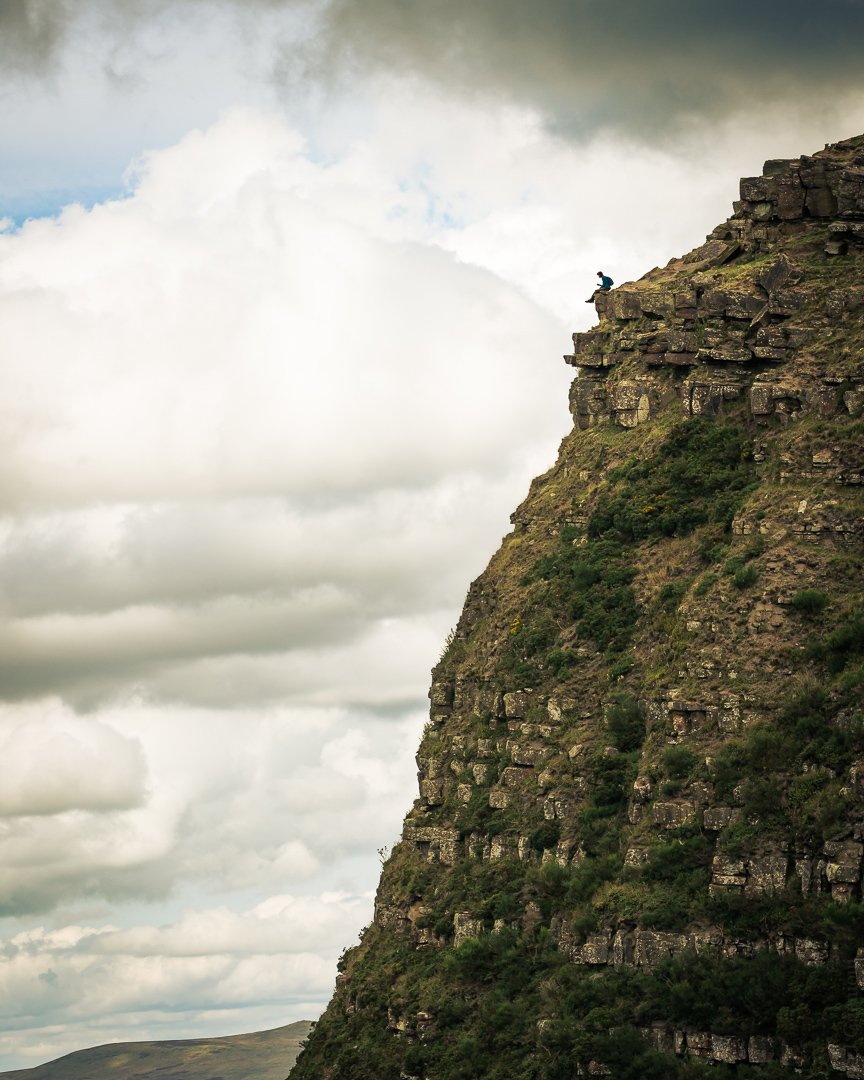 Living on the edge, Back Tor summit, #PeakDistrict 

#Landscapes #landscapephotography #peakdistrictnationalpark #derwentedge #mountains #summit #hiking #neverstopexploring #photosofbritain #derbyshire  #getoutside #thegreatoutdoors #Nikond7200