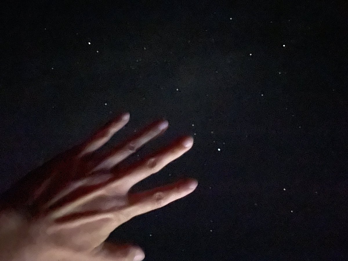 taeko_baba's tweet photo. プラネタリウムみたいな
山のてっぺんで
寝そべって空を眺めるだけの時間
#ペルセウス座流星群
夏の終わりだなぁ https://t.co/NmkRKxoYgi