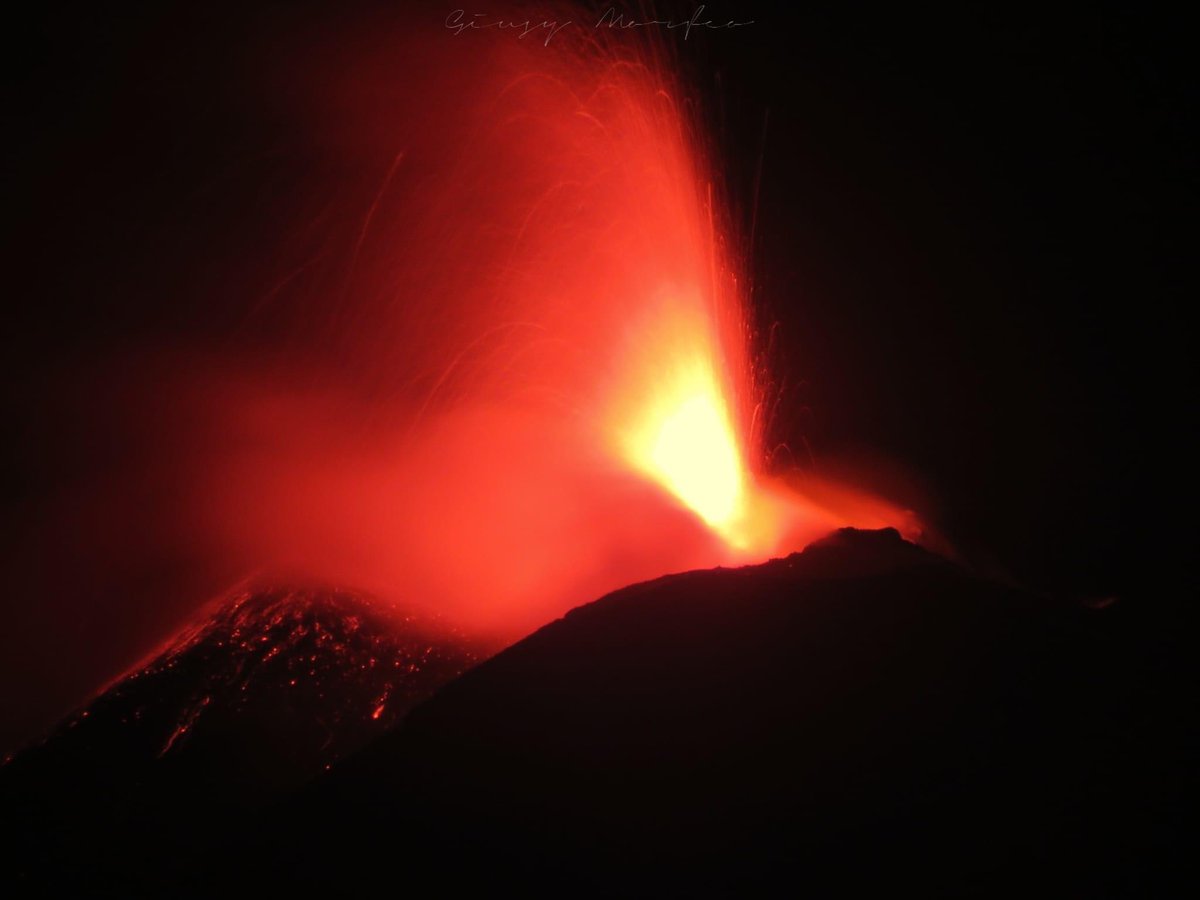 Lasiciliaweb's tweet photo. L’Etna in questo momento visto da Mascali (foto Giusy Morfeo) #etna #mascali #sicilia #sicily #italia #italy https://t.co/uCxzMp10pn