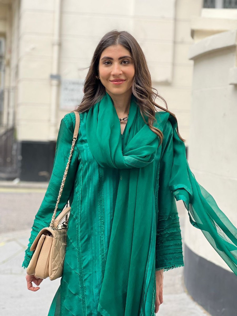 حنا پرویز بٹ صاحبہ  کو لندن میں پی ٹی آئی کے کارکنوں نے بیٹے کے سامنے ہراساں کیا گیا۔ ان لوگوں کو شرم نہیں آتی۔ 
<a href="/hinaparvezbutt/">Hina Parvez Butt</a>