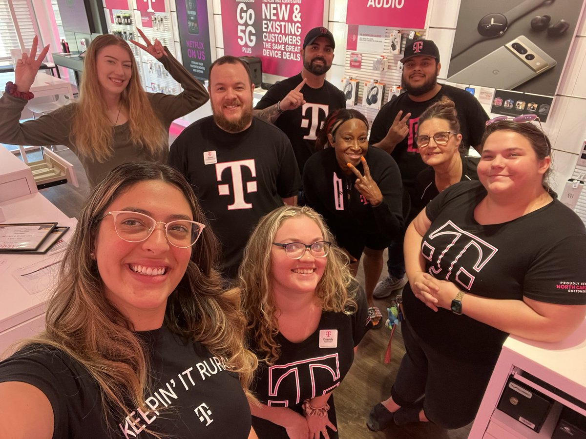 What an amazing Sunday Store meeting! 
So happy to welcome some new faces & S/O to @MrMagentaSMRA for hosting a P360 Workshop!! 💥 #ATeam #KAPOWEEE #REVUP