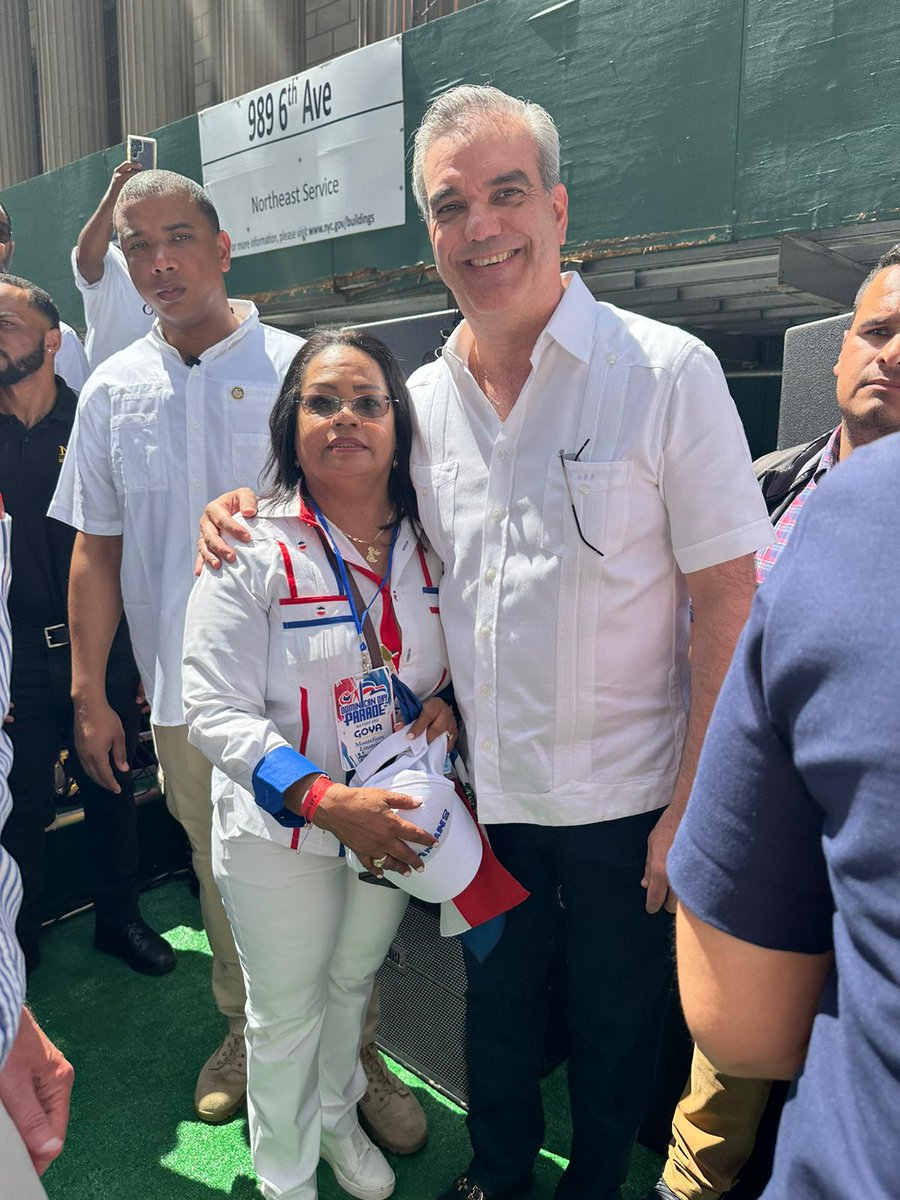 IrisServia's tweet photo. Aprovechamos esta oportunidad para mostrar nuestro clamor de 4 años +, porque el cambio tiene que seguir. 

 #ServiaIrisFamilia  #LuisAbinader  #DominicanosenNY  #ParadaDominicana  #DominicanParade  #EstoEsCambio  #DominicanosdeNY  #DominicanosEnElExterior https://t.co/t53NAaywwX