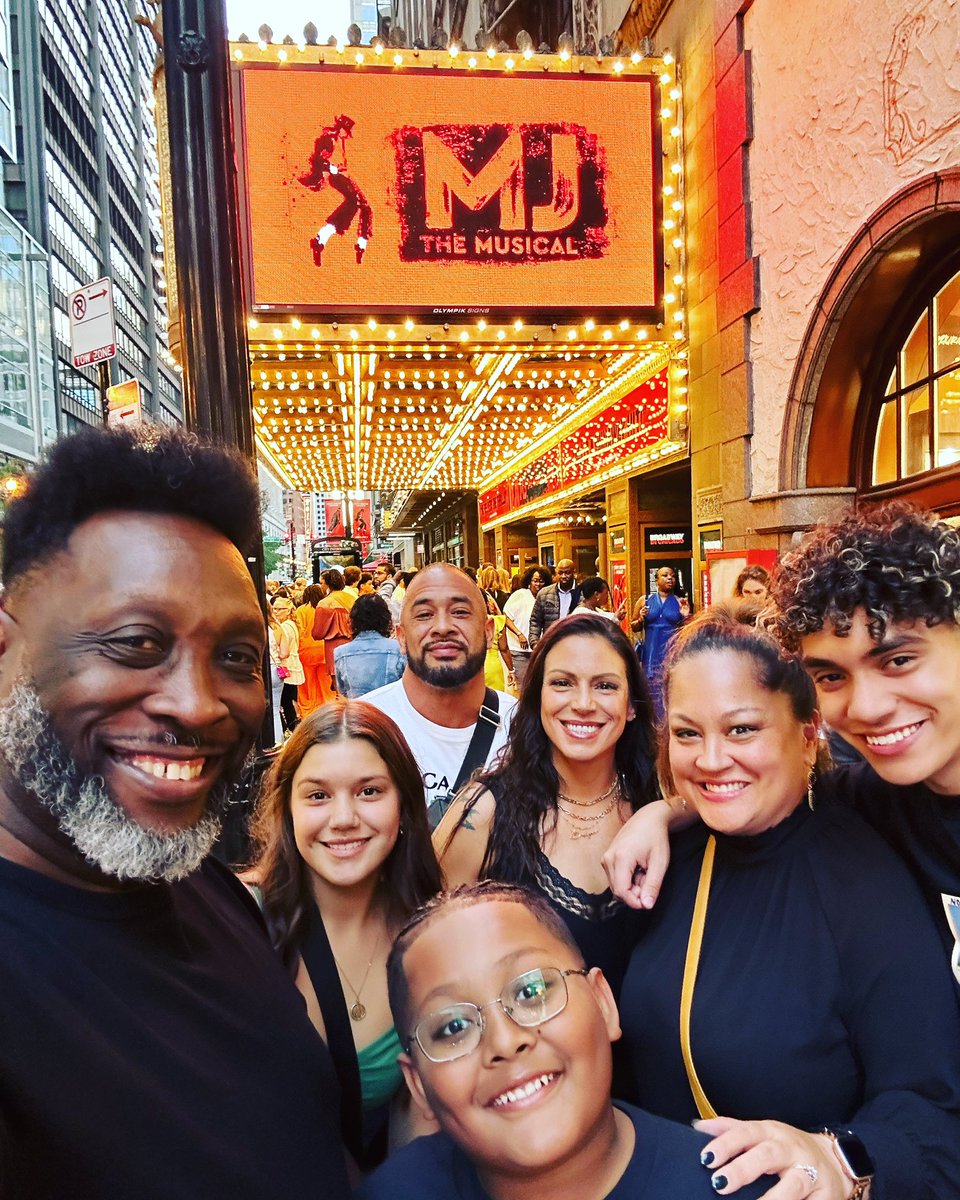 vanessahiland's tweet photo. Weekend before school starts. Vegas for #WeekendsWithAdele and back to Chicago for #MJthemusical with my ❤️s https://t.co/LG3ZgdFgLh