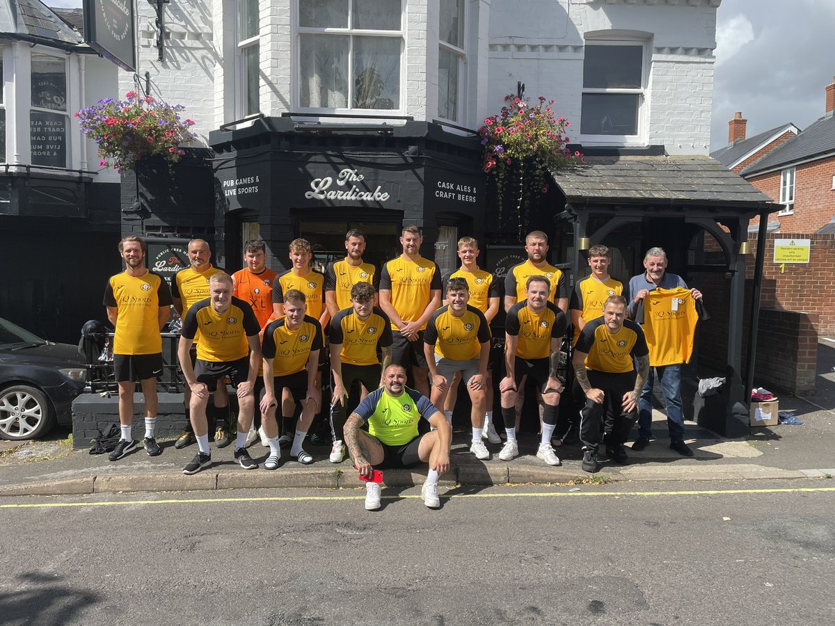 New kit handed over from the Lardicake. Lads looking fresh for the upcoming season. Looking forward to see what it brings ⚽️
Thanks <a href="/3QSports/">3Q Sports</a>