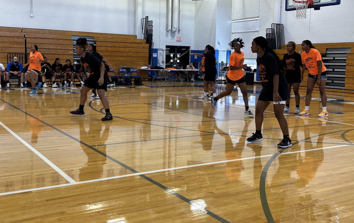 🏀 Sunday Funday! Ended this weekend of hoops with a great game &amp; win over <a href="/Fhsladywarrior1/">Fhsladywarriors</a> &amp; Coach <a href="/RobinsonElite/">Coach D</a>. Thanks to John Bailey &amp; Joint Effort Prime Time Hoops for having us in the Pete Young Sr Safe Streets Game. Thanks to everyone who made this great event possible!🏀