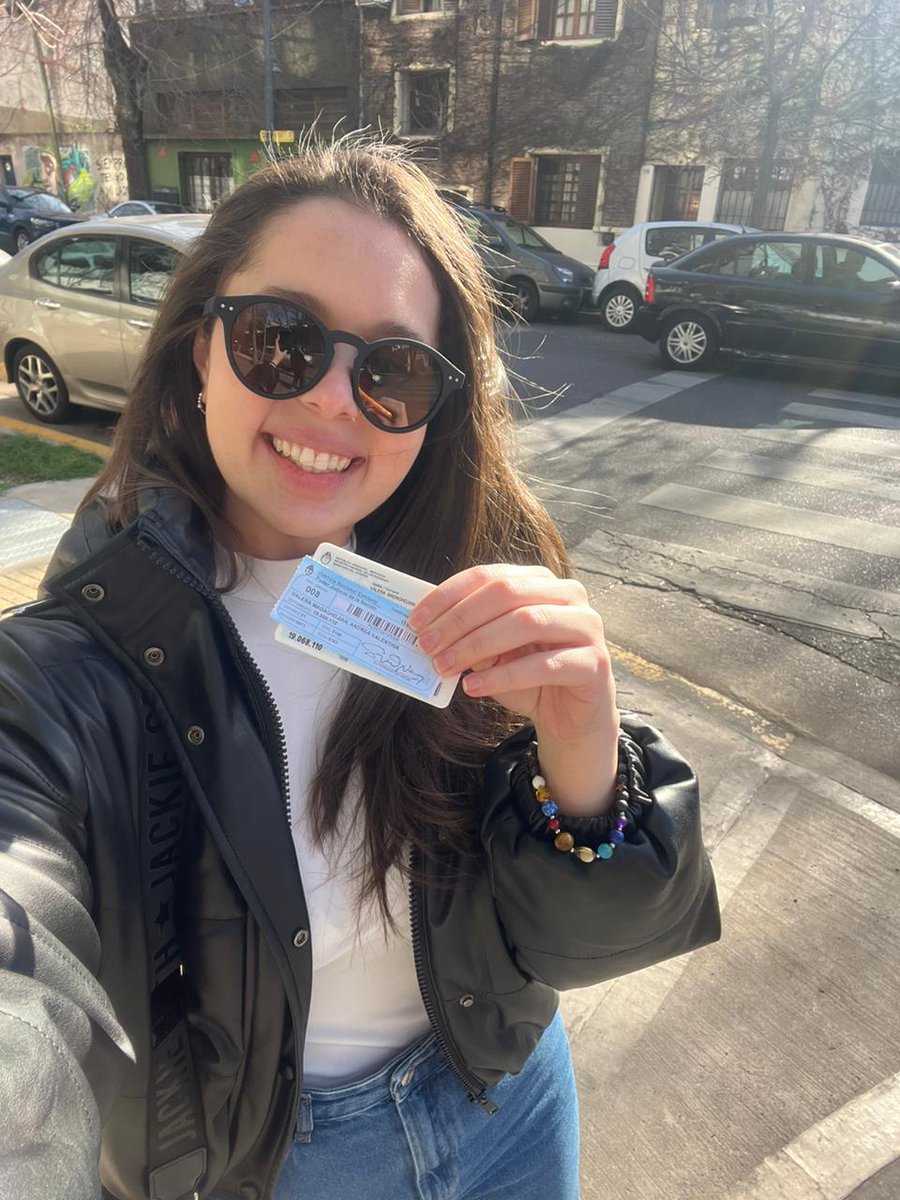 AndreaValera's tweet photo. Soy inmigrante e hija de inmigrantes, no lo decidí, me tocó vivirlo así y #Argentina es mi hogar desde hace 5 años. 
Hoy está en nuestras manos escribir un rumbo distinto. Confío y celebro la democracia hoy, mañana y siempre 🇦🇷🤍 #PASO2023 https://t.co/z6iPtdDG10