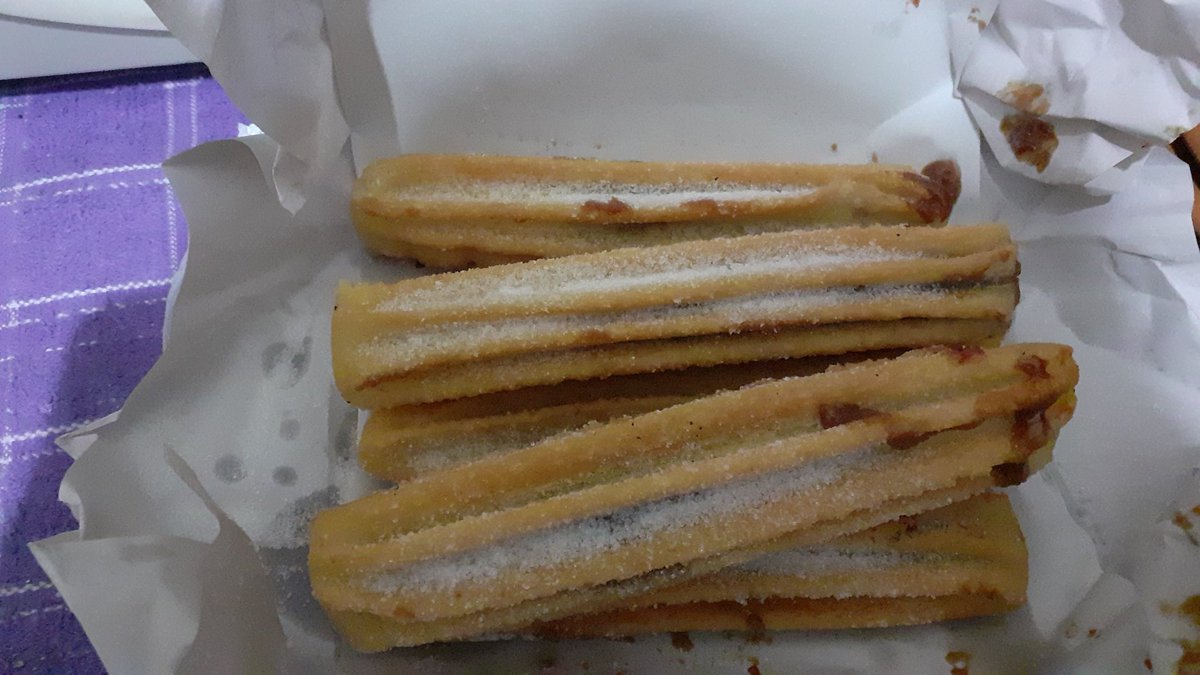 silvinapregno's tweet photo. Bueno...vamo' a lo importante....😋☕🤟
#churrosrellenos https://t.co/mXJHyuPfPl