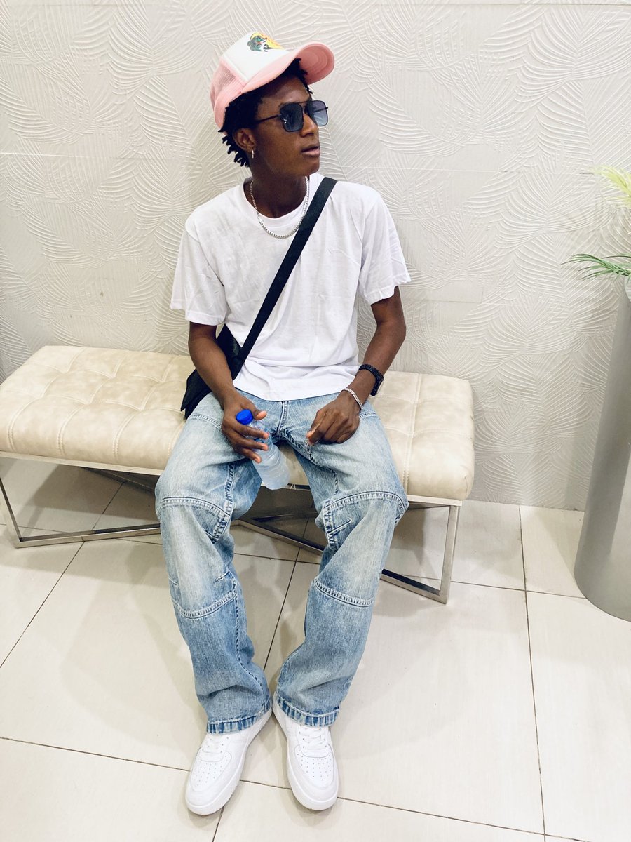 _kikis001's tweet photo. Unapproachable Unavailable Out of reach 🔥 https://t.co/HytHXMKRyf