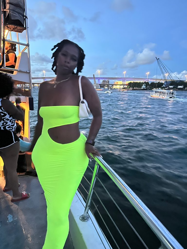 hope_doe's tweet photo. im out here n Miamiiiii https://t.co/sxx1PqsKAO
