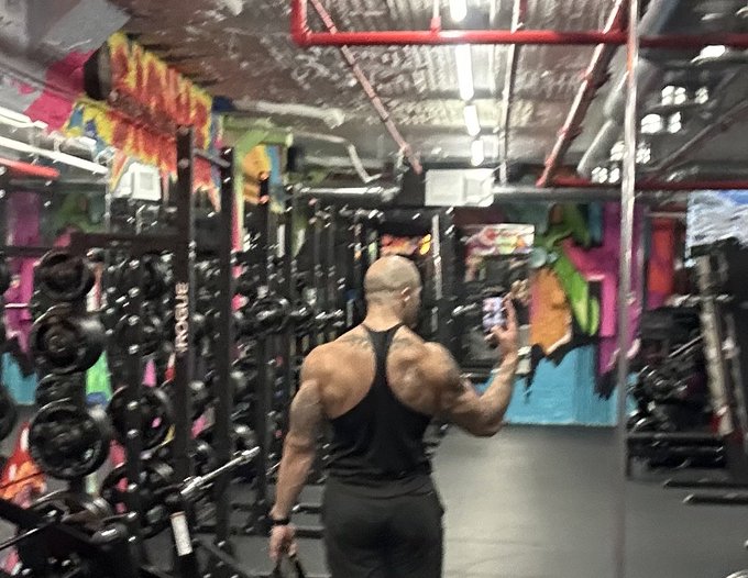 My gyms paint job puts me in fight or flight https://t.co/AALcf46usv