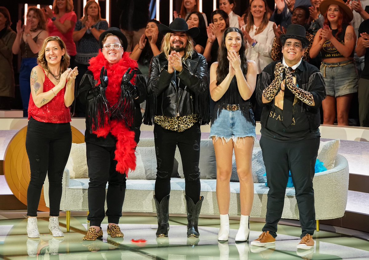 ShaniaTwain's tweet photo. Mark your calendars and tune into @CBS on August 16th to find out who my Superfan is! 👀🥰 #SuperfanCBS @superfancbs https://t.co/7cyj2ttzux