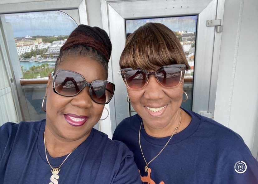 SybrinaFulton's tweet photo. “There’s no way I can pay you back, but my plan is to show you that I understand. You are appreciated!!”
#HappyBirthday👑#DearMomma #AlwaysPresent 👑😘
#MyQueen 👑👑#RideOrDie4Life 👑👑 https://t.co/kEcPjW9H2J