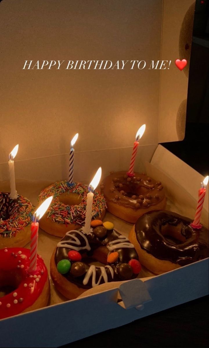 retrodollx's tweet photo. Ozaman yeni yaşım kutlu olsun,balonları patlatmaya gelin 🎉🎈🥳 #happy32 https://t.co/36dDkd73ck