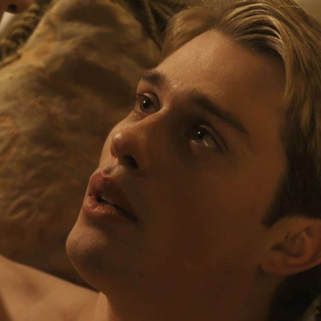 como pode nicholas ter feito o maior hetero top que a Netflix já conseguiu produzir em continência do amor para um ano depois ter o olhar mais açucarado que esse mundo na viu em vbsa. ainda sem acreditar que é o MESMO ator. e ainda com química com os pares NOS DOIS FILMES