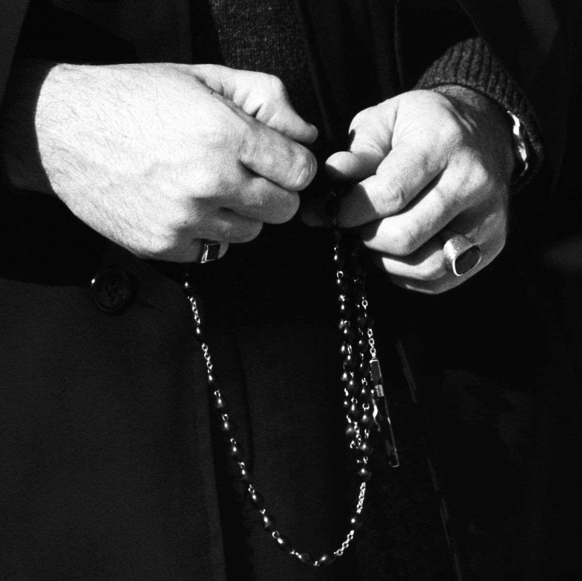 __GREENWRATH's tweet photo. A new priest has moved into the old church down the street, introducing himself as 'ꜰᴀᴛʜᴇʀ ᴋᴀᴜꜰᴍᴀɴ'.

⇀ Dante Kaufman, 30
⇀ Catholic Priest
⇀ Kind, Warm, Charismatic, Comforting
⇀ H̶o̶m̶o̶s̶e̶x̶u̶a̶l̶,̶ S̶u̶b̶m̶i̶s̶s̶i̶v̶e̶

[ #OCRP #OCRoleplay #NSFWRP ] https://t.co/APZi5ZZ3Nc