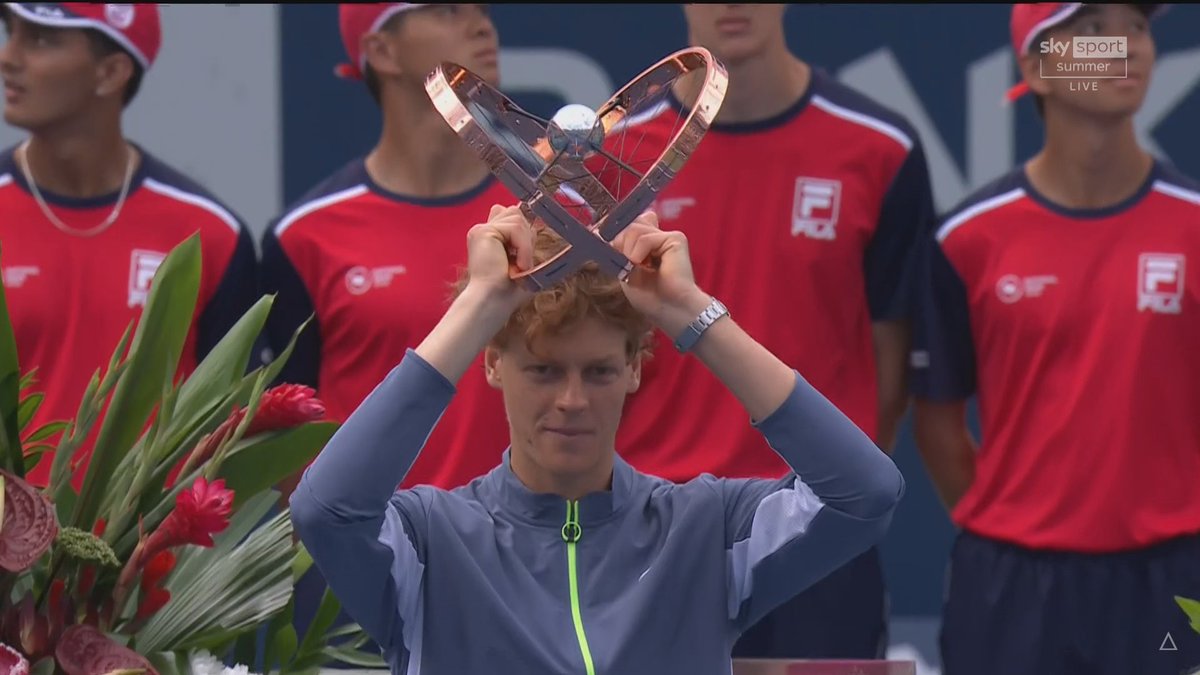 digitalsat_it's tweet image. Grande impresa di #Sinner che trionfa nel #Master1000 #Toronto! Il giovane tennista italiano conferma ancora una volta il suo talento vincendo uno dei tornei più prestigiosi del circuito ATP.  

Congratulazioni Jannik! Avanti così!

#skysport #Skytennis @SkySport @NOWTV_It