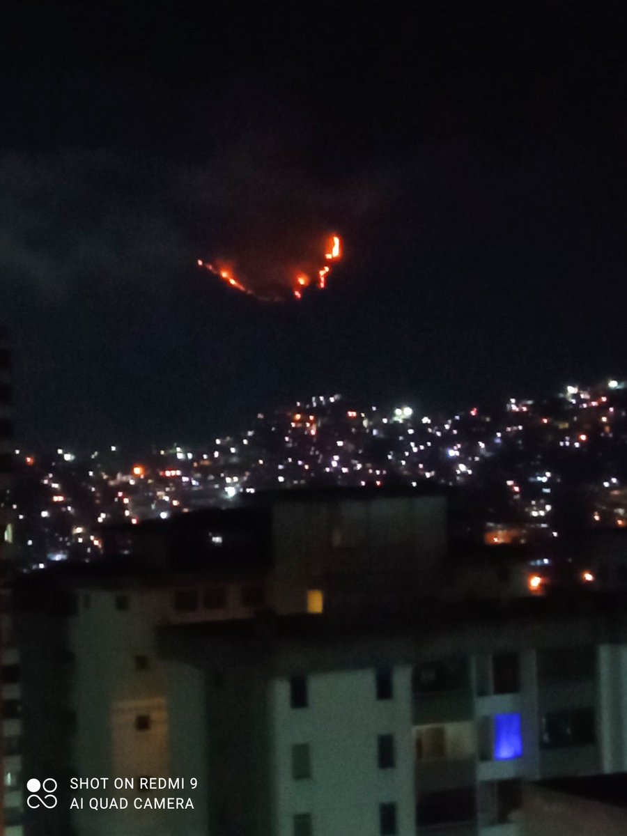 #13Ago 8.57pm #Avila 
<a href="/maydelc/">Carmayte</a>: Incendio #Avila desde tempranas horas del día de hoy domingo 13/08/2023 autoridades no se pronuncian aún <a href="/ReporteYa/">Reporte Ya</a> <a href="/FaroComunitario/">Faro Comunitario</a> <a href="/RedPaloVerde/">Red Palo Verde</a> <a href="/LomasDelAvila/">Lomas del Avila</a> <a href="/paloverde_lomas/">Urb. Lomas del Avila Y Palo Verde</a>