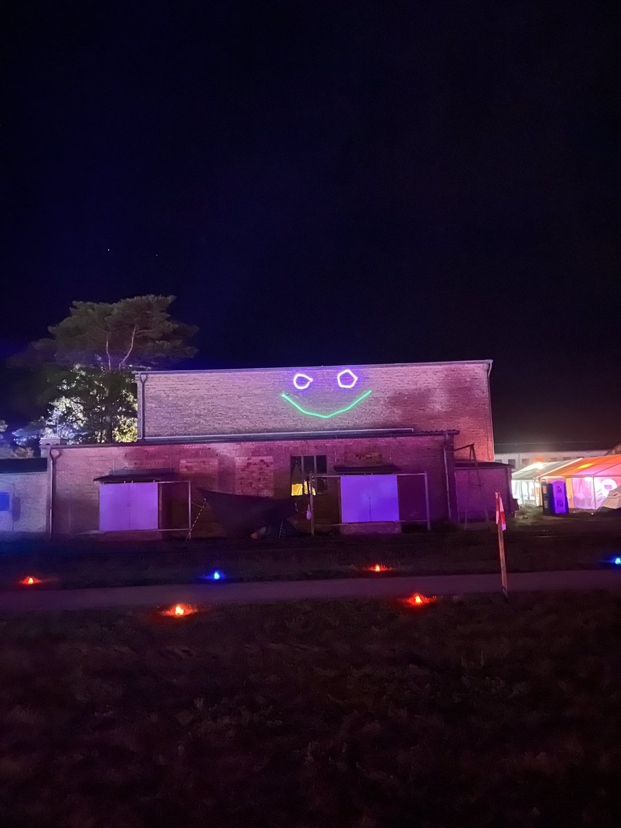 /dev/base tweet media