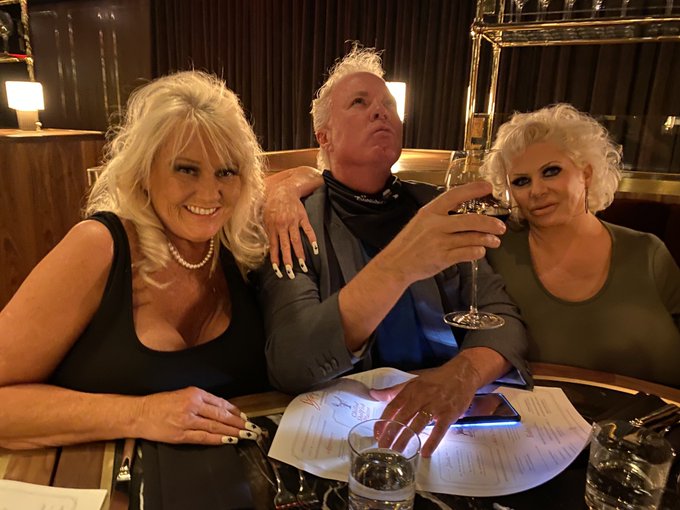 🎼 &ldquo;They Walk Down The Street Knockin&rsquo; Em&rsquo; Dead Store Window Dummies Even Turn Their Heads&rdquo; @claudia_marie<a href="/tag/powerfulstuff"class="tags"><span>#powerfulstuff</span></a>