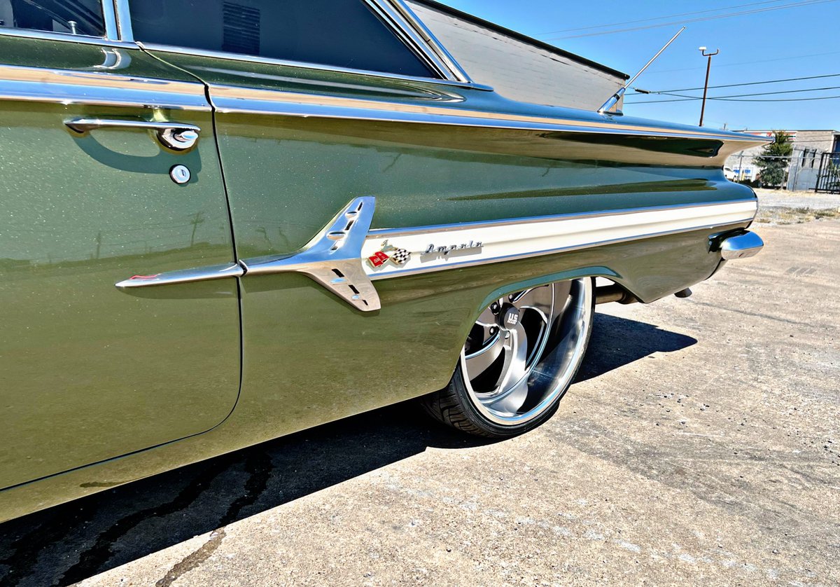 kingswheels2's tweet photo. US Mag Desperados, 20X8.5 in the front on 245/35R20, and 22X10.5 on 295/22R22 in the rear! It was painted by Wood Collision Center in Mineola!!  #KingsWheels2 #SuspensionSpecialists #Chevrolet #Chevy #Impala #WheelPros #USMags #Versatyre #Texas #Dallas #GreedyGrove #Buckner https://t.co/UX24FZ71jc