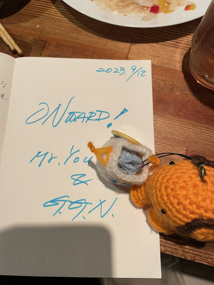 kyotogenzeikai's tweet photo. 減税ゾウさんノートに内山会長からコメントを頂戴しました。25年間労苦を共にしたグローバーさんの言葉を連名として。
「Onward(先へ)」
進むしかありませぬな🤗
#No隷従への道
#GroverNorquist
#内山優
#進撃の減税派 https://t.co/ERfj7LR1f3