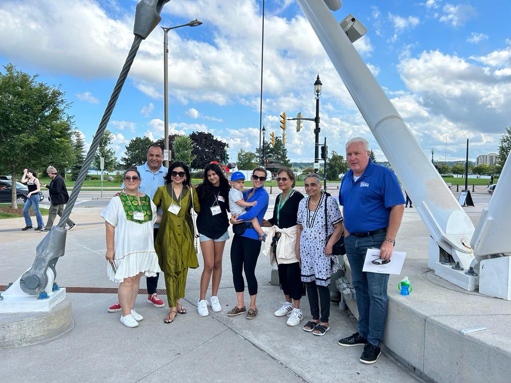 Andrea_Khanjin's tweet photo. Oliver and I loved being a part of the #BollywoodMosaicNight in @cityofbarrie, hosted by @ethnicmosaical1 & #Saasc. Special thanks to @DWNTWNBarrieBIA, @barriefilmfest, @simcoecountyTSC & #BarriePersianAssociation for bringing this celebration to #MeridianPlaceBarrie. https://t.co/Gmv0TqkbPT