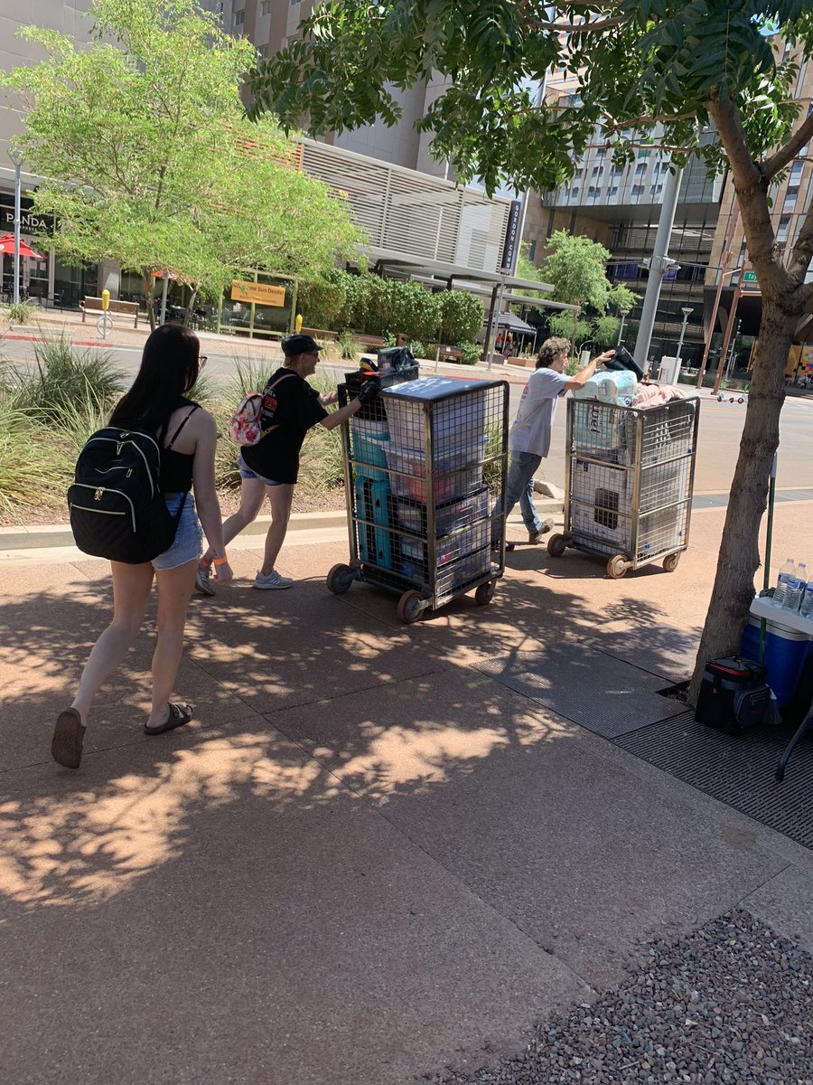 MrsRotnjetski's tweet image. Friday was full of excitement!! 
We could not be more proud and happy for The Baby moving into this new chapter of her life!

Get ready world!! #ASU #PreLaw 

This momma, on the other hand… drinks and cooking… ALL THE DRINKS AND COOKING!! 🥹🙏🏻