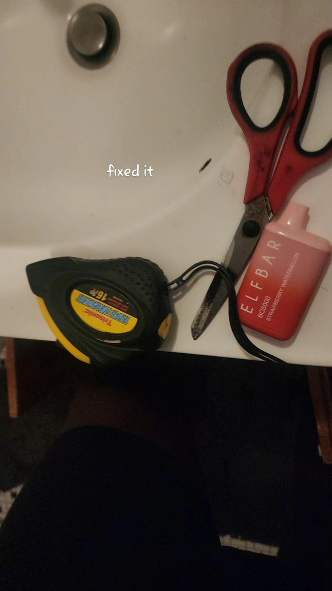 ItsmindofJson's tweet photo. the tools Im using today to fix #thisshit 😅��😅 https://t.co/QWMXQFhgVw