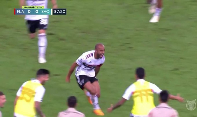 emanueldesp's tweet photo. Prazeroso voltar a comemorar um gol do Lucas Moura https://t.co/l7LVFe6mRS
