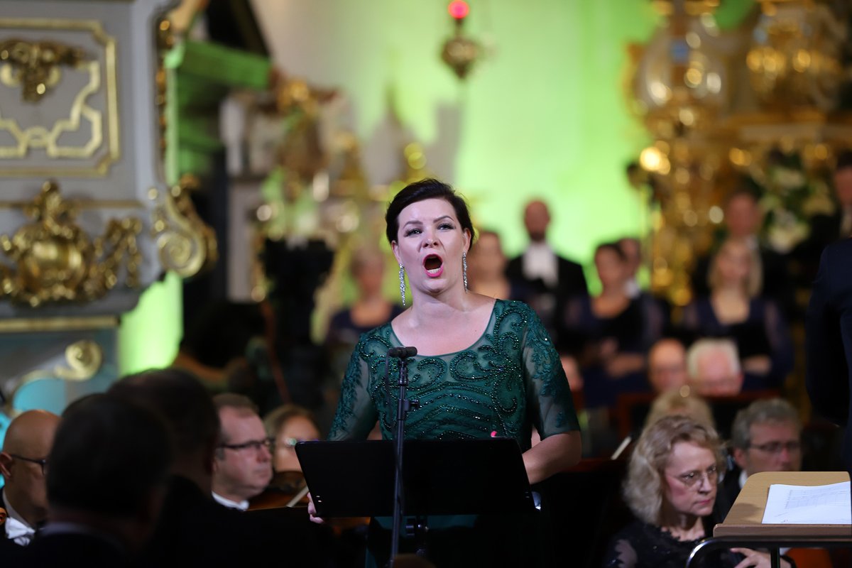 oblaci_pl's tweet photo. W Kodniu odbyła się prapremiera Oratorium o Matce Bożej Kodeńskiej
#oblaci #Kodeń #300LatKoronacji #TuBijeSercePodlasia #koncert #oratorium @FilharmoniaLbl @DiecSiedlce @ArchKrakowska https://t.co/HZIzSnFs6L