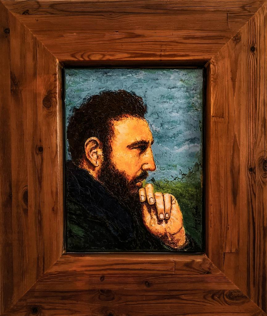 JoseCarlosRguez's tweet photo. ¡Felicidades, #Fidel!
Pinté este cuadro, #MiFidel, en el año 2020. Hoy está en mi oficina. Siempre me inspiró su mirada aguda, con esa inequívoca confianza en la victoria de #Cuba y los ideales que defendemos.
#FidelViveEntreNosotros mirando siempre al futuro.
#FidelPorSiempre https://t.co/iciEfq257S