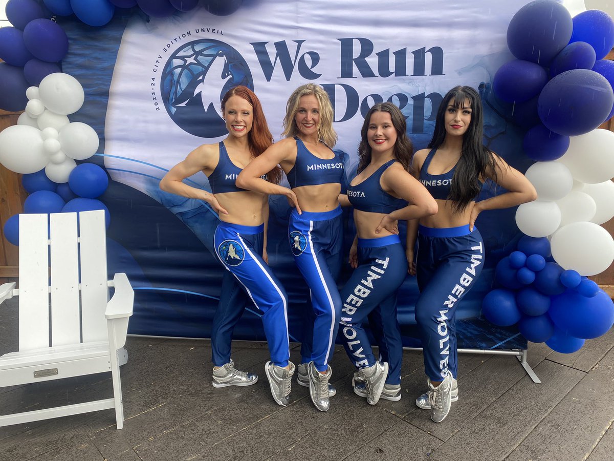 WolvesDancers's tweet photo. #WeRunDeep https://t.co/rrNyQtS9iH