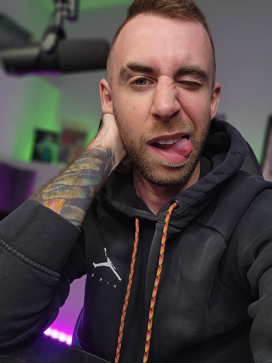 ITS SHIT YOUR PANTS SUNDAY!
lets play more dead person walkie talkie
Twitch.tv/isod0pe