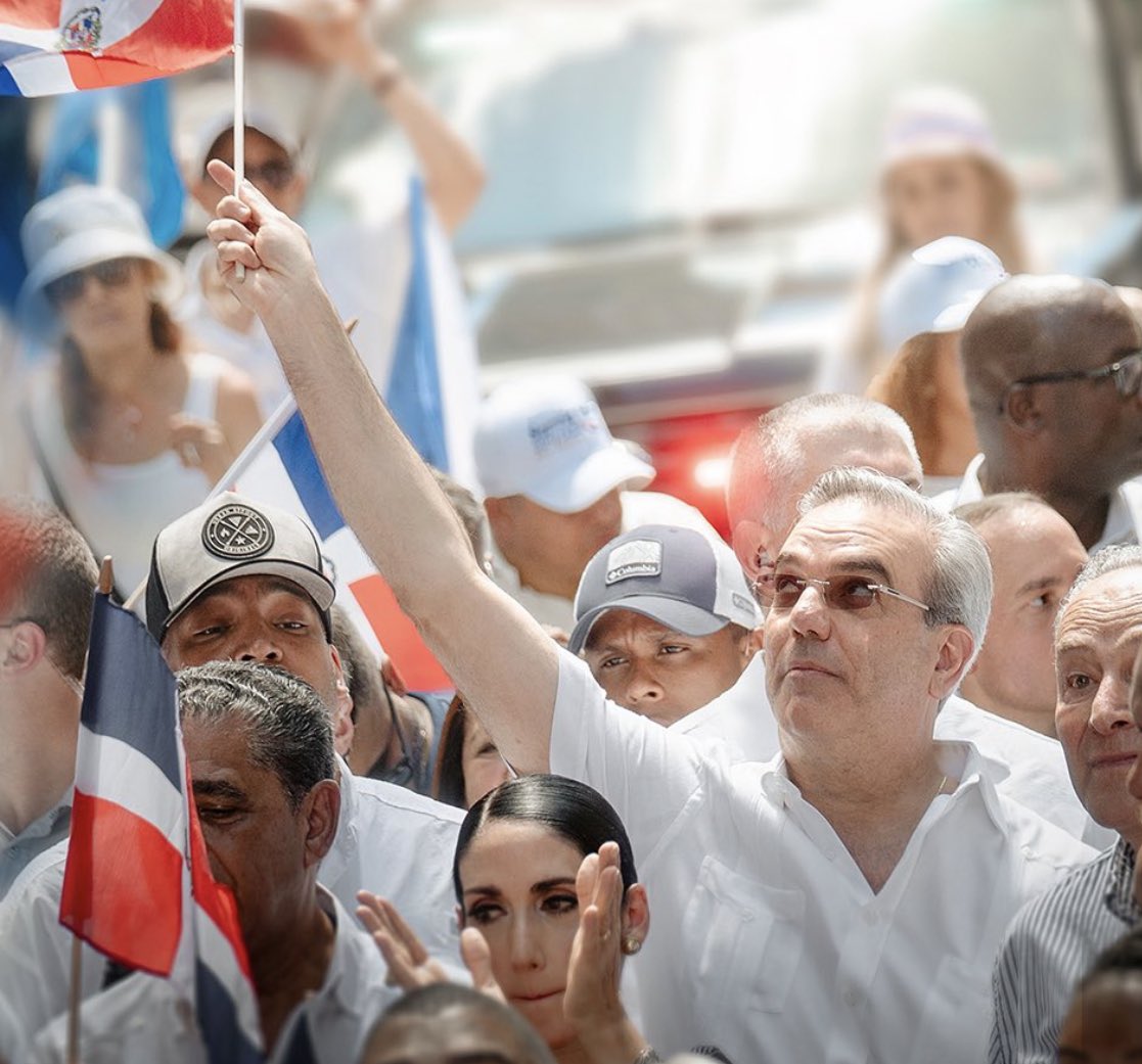 yrisledesma's tweet photo. Ni un paso atrás, #LuisSigue4Mas https://t.co/uEWdk6LsNx