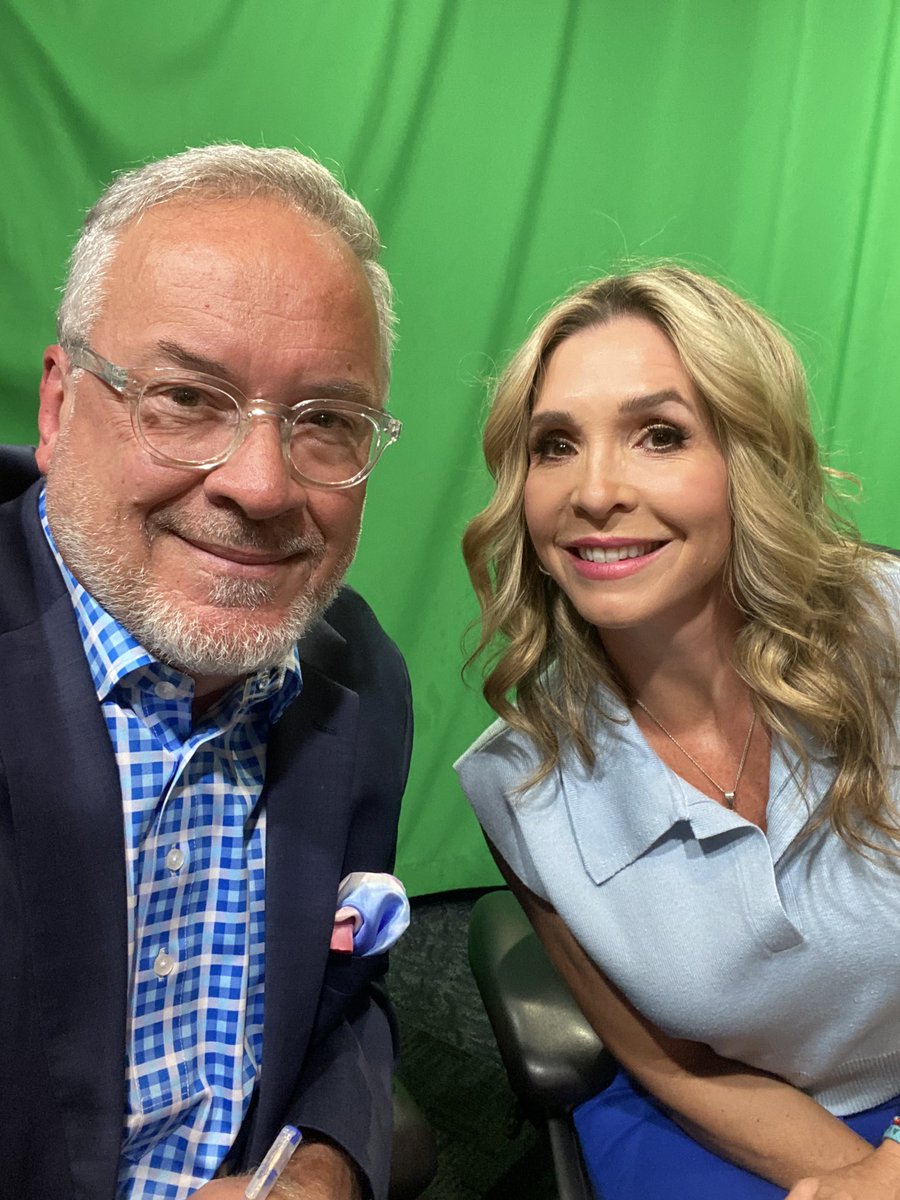 SoyLuisAAlvarez's tweet photo. #DomingoDeGL en cabina con @caroguillenTV y @GuillermoCelis desde el terreno. #Braves vs #Mets https://t.co/uEFX5Vc2vz
