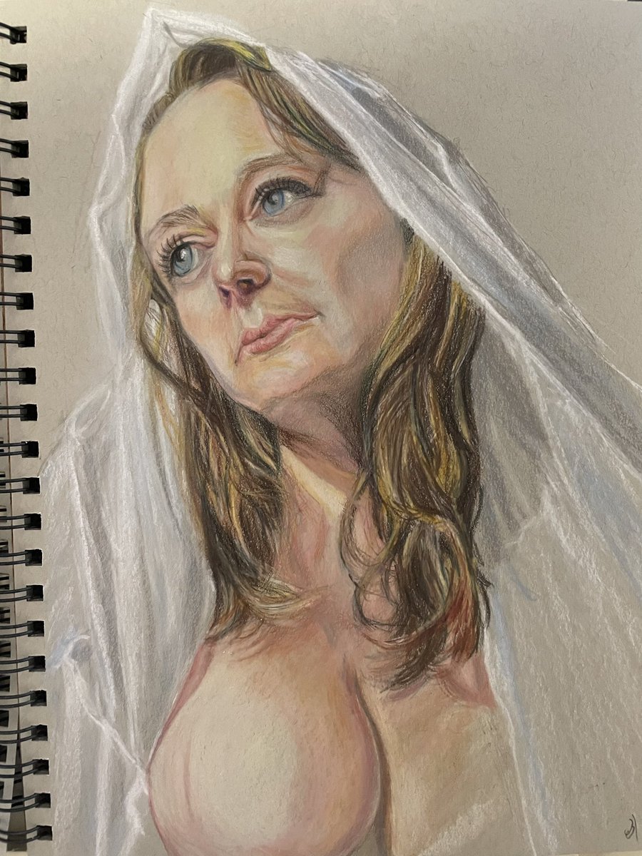 hodgsonart1's tweet photo. color pencil portrait on grey tone paper.
#colorportrait #colorpencils #portrait #art https://t.co/zr7aCVNm1n